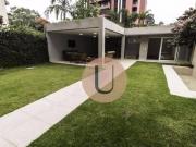 Casa com 4 dormitórios à venda, 380 m² por R$...