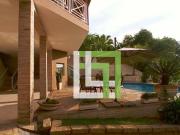 Casa com 4 dormitórios à venda, 389 m² por R$...