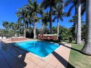 Casa com 4 dormitórios à venda, 400 m² por R$...