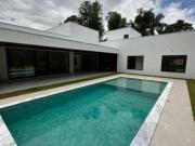 Casa com 4 dormitórios à venda, 400 m² por R$...