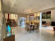 Casa com 4 dormitórios à venda, 402 m² por R$...