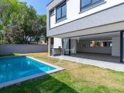 Casa com 4 dormitórios à venda, 418 m² por R$...