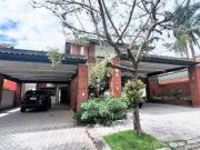 Casa com 4 dormitórios à venda, 420 m² por R$...