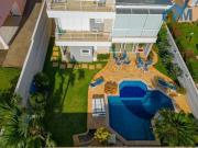 Casa com 4 dormitórios à venda, 425 m² por R$...