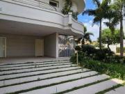 Casa com 4 dormitórios à venda, 425 m² por R$...