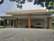 Casa com 4 dormitórios à venda, 438 m² por R$...