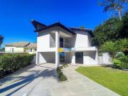 Casa com 4 dormitórios à venda, 441 m² por R$...