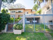 Casa com 4 dormitórios à venda, 450 m² por R$...