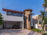 Casa com 4 dormitórios à venda, 450 m² por R$...