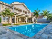 Casa com 4 dormitórios à venda, 455 m² por R$...