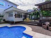 Casa com 4 dormitórios à venda, 470 m² por R$...