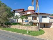 Casa com 4 dormitórios à venda, 480 m² por R$...
