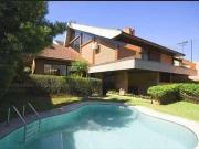 Casa com 4 dormitórios à venda, 490 m² por R$...