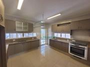 Casa com 4 dormitórios à venda, 492 m² por R$...