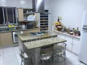 Casa com 4 dormitórios à venda, 497 m² por R$...