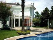 Casa com 4 dormitórios à venda, 500 m² por R$...
