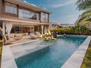 Casa com 4 dormitórios à venda, 501 m² por R$...