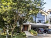 Casa com 4 dormitórios à venda, 525 m² por R$...