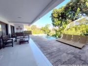 Casa com 4 dormitórios à venda, 550 m² por R$...