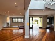 Casa com 4 dormitórios à venda, 550 m² por R$...