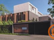 Casa com 4 dormitórios à venda, 554 m² por R$...