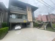 Casa com 4 dormitórios à venda, 561 m² por R$...