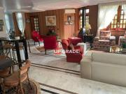 Casa com 4 dormitórios à venda, 579 m² por R$...