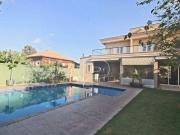 Casa com 4 dormitórios à venda, 580 m² por R$...