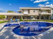 Casa com 4 dormitórios à venda, 597 m² por R$...