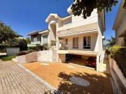 Casa com 4 dormitórios à venda, 600 m² por R$...