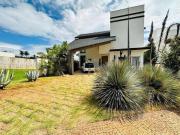 Casa com 4 dormitórios à venda, 608 m² por R$...
