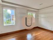 Casa com 4 dormitórios à venda, 608 m² por R$...