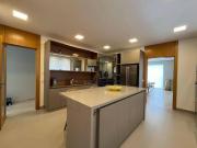 Casa com 4 dormitórios à venda, 640 m² por R$...