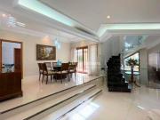 Casa com 4 dormitórios à venda, 697 m² por R$...