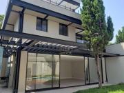 Casa com 4 dormitórios à venda, 708 m² por R$...