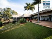 Casa com 4 dormitórios à venda, 850 m² por R$...