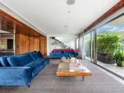 Casa com 4 dormitórios à venda, 925 m² por R$...