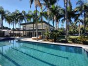 Casa com 4 dormitórios à venda, 930 m² por R$...