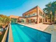 Casa com 4 dormitórios à venda, 935 m² por R$...