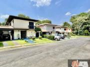 Casa com 4 Dormitórios Condomínio Carmel Jardim São...