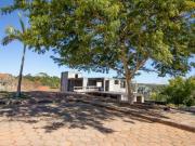 Casa com 4 dormitórios e 1 escritório, com 520m², à...