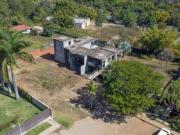 Casa com 4 dormitórios e 1 escritório, com 520m², à...
