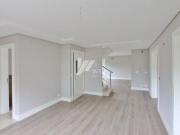 Casa com 4 dormitórios e preparação para elevador!