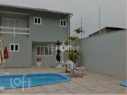 Casa com 4 dormitórios em Florianópolis