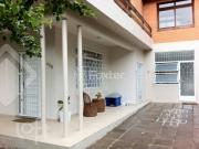 Casa com 4 dormitórios em Porto Alegre