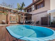 Casa com 4 dormitórios em Porto Alegre