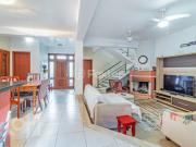 Casa com 4 dormitórios em Porto Alegre