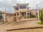 Casa com 4 dormitórios em Porto Alegre