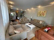 Casa com 4 dormitórios, sala 2 ambientes, e sala de TV....