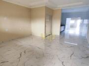 Casa com 4 dormitórios, sendo 2 suítes, 2 garagens, à...